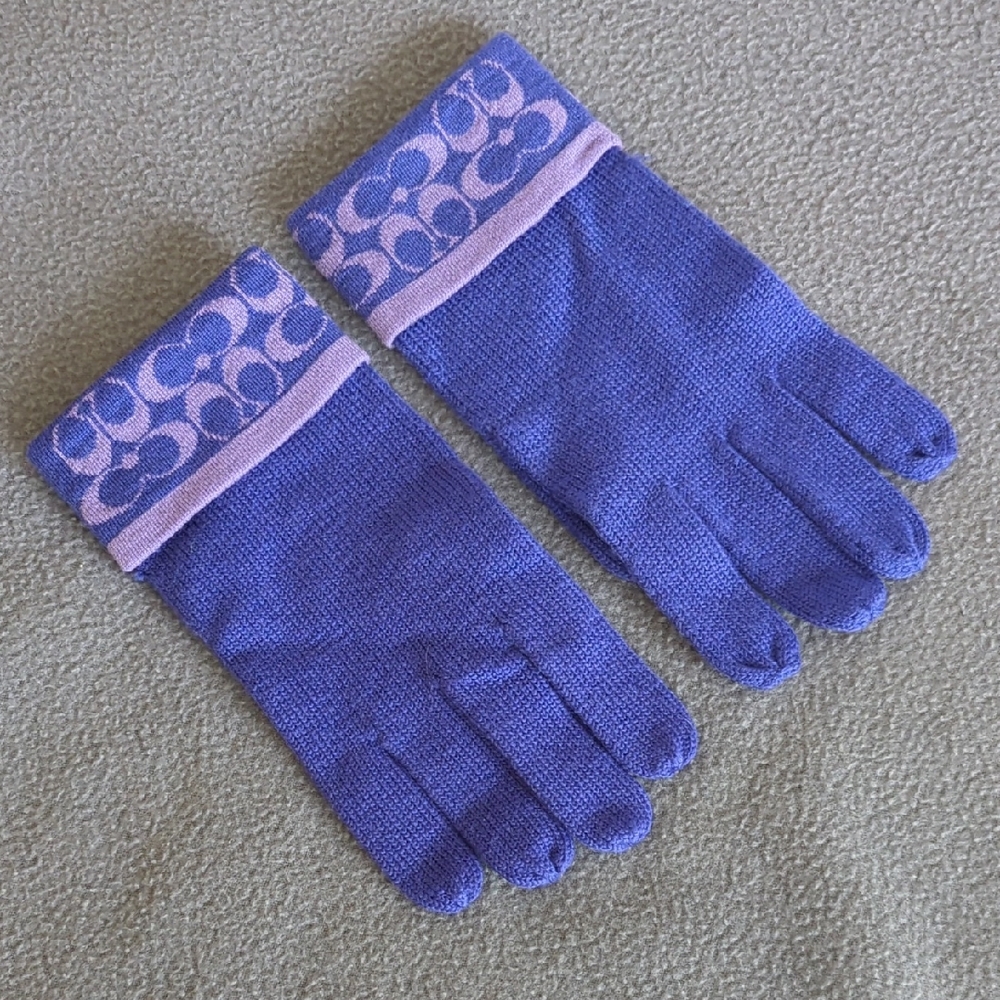 Coach 100% Wool Gloves. Deep Lavender
